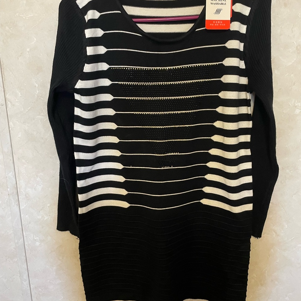 Light black & cream sweater
